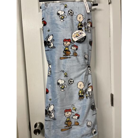 SNOOPY 60x70” XL Throw Blanket Peanuts Sports Hockey Soccer Tennis Baseball NEW - Picture 1 of 9